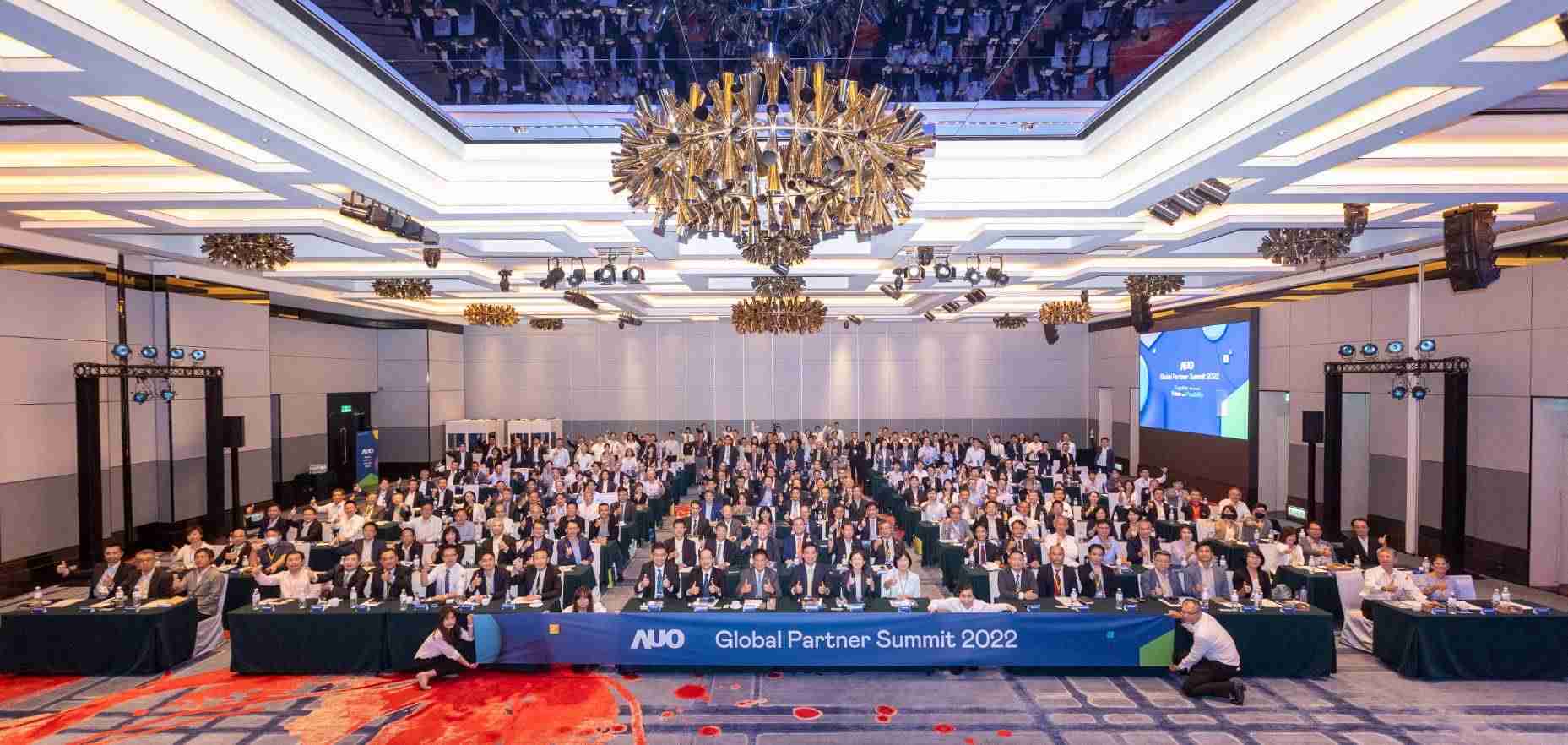 友達推動「安心、、、、創新、、、用心、、、、同心、、、、盡心」五星職旅，，，，為菲籍員工打造全方位照護，，，，首度贏得「人權實踐與發展領袖獎」殊榮