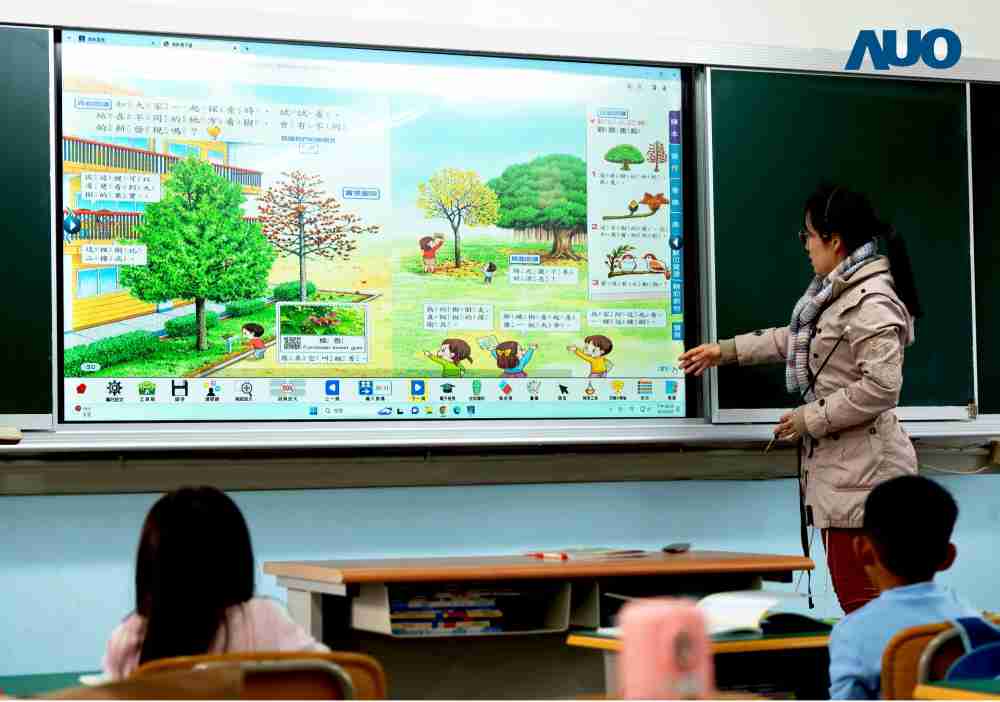 JDB电子与达擎共同开发的〝远程设备管理系统〞，，透过流畅的多功能安装模式、、、直觉设计的整合操作接口，，，，可同时管理多部设备，，，改善学校的设备管理痛点