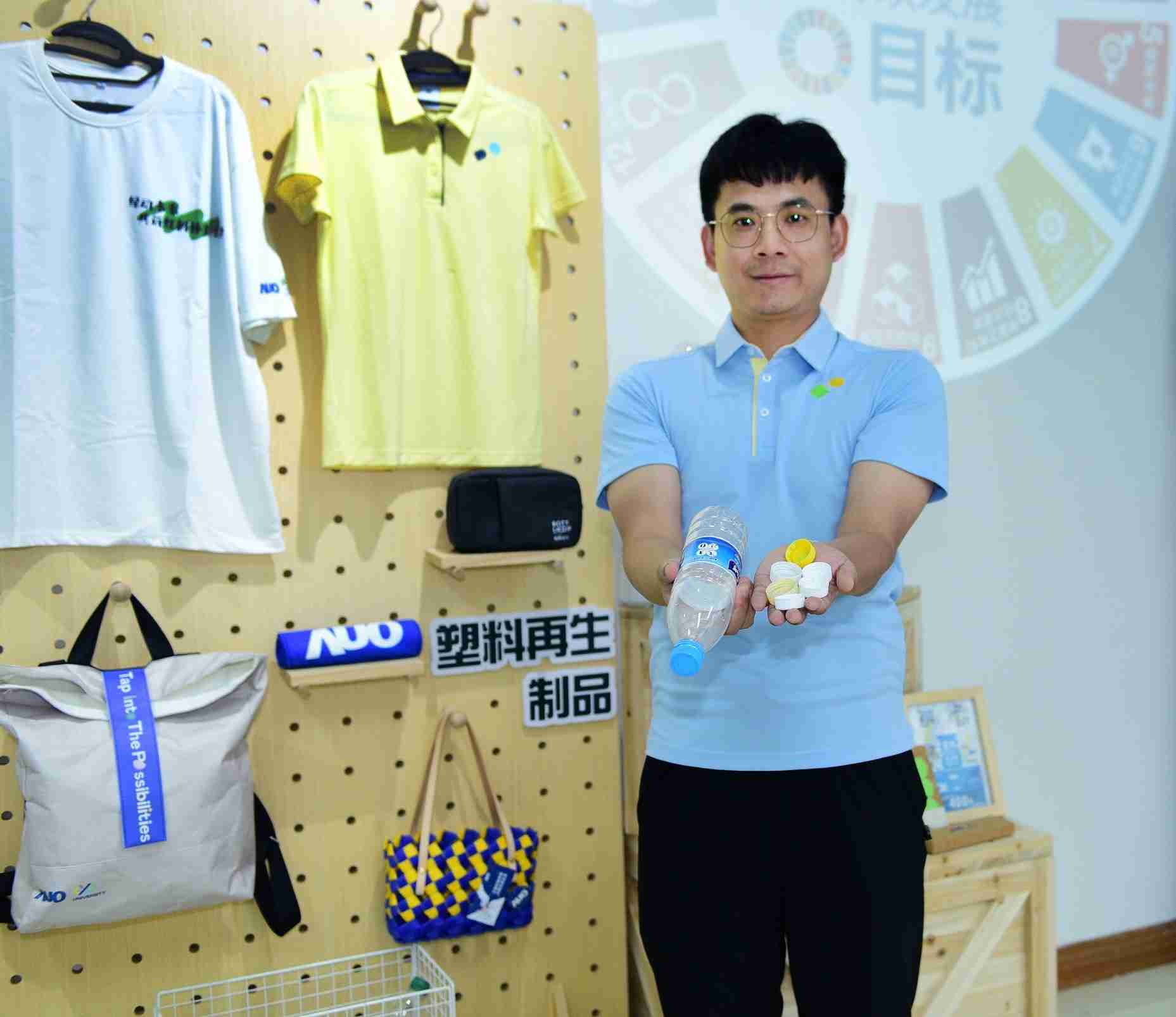 「2024智慧JDB电子展」永续发展馆中，，，展示JDB电子厦门驱动永续发展之成果，，包含将厂内废弃物再制为实用物品，，，将永续发展理念深植于员工生活日常实践