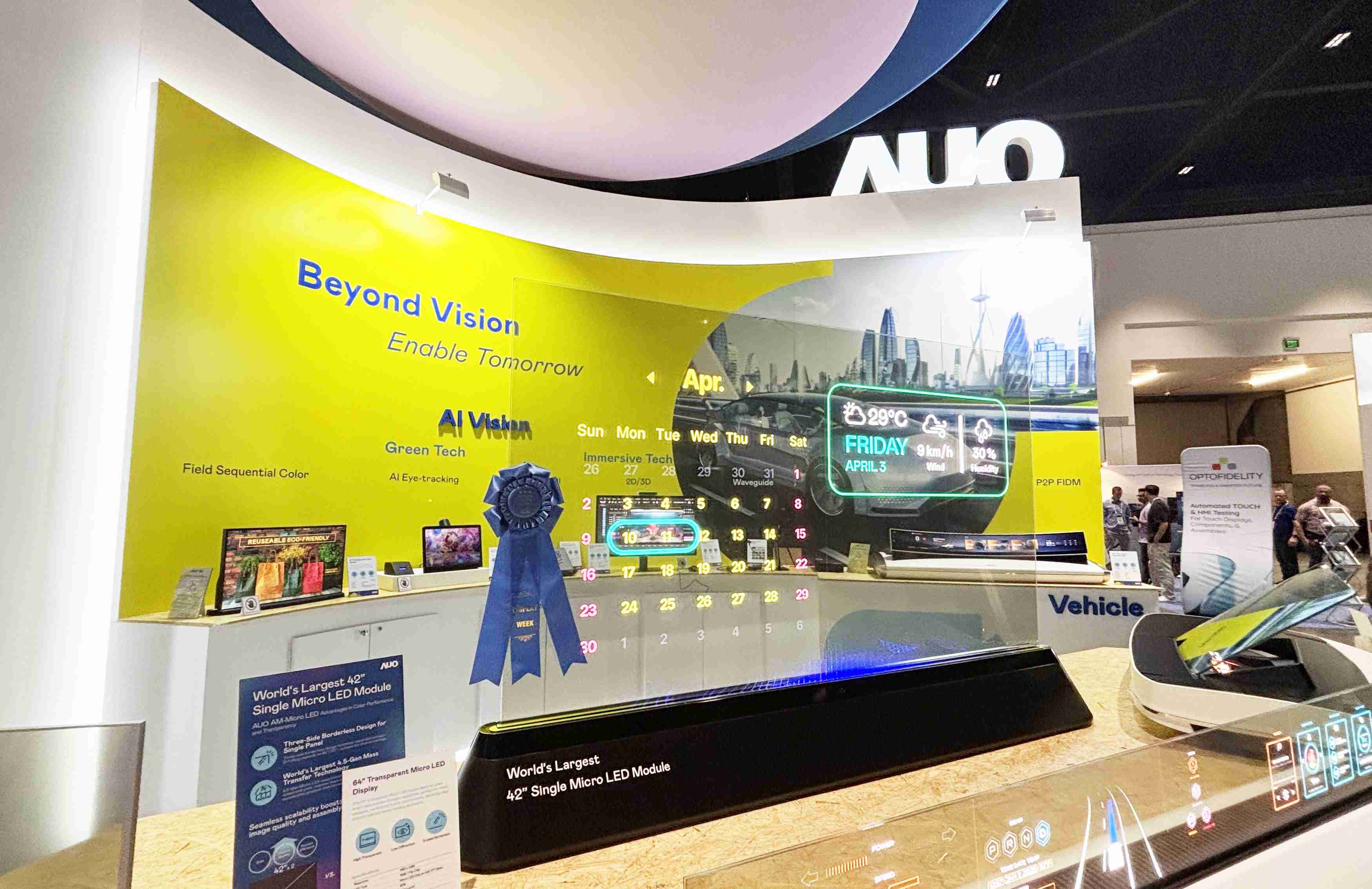 JDB电子64吋透明Micro LED显示器获〝最佳Micro LED技术应用奖〞，，，其绝妙的透明穿透特性，，，同时具备1,000 nits的高亮度表现，，并透过精细的无缝拼接延伸，，可依需求灵活应用于多元场域，，，展现出Micro LED显示技术划时空的无限潜力